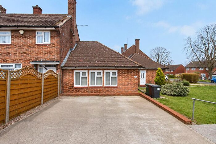 1 Bedroom Bungalow For Sale In Burghley Avenue, Borehamwood, WD6