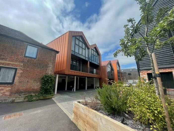 2 Bedroom Apartment To Rent In Milford Street, Salisbury, SP1