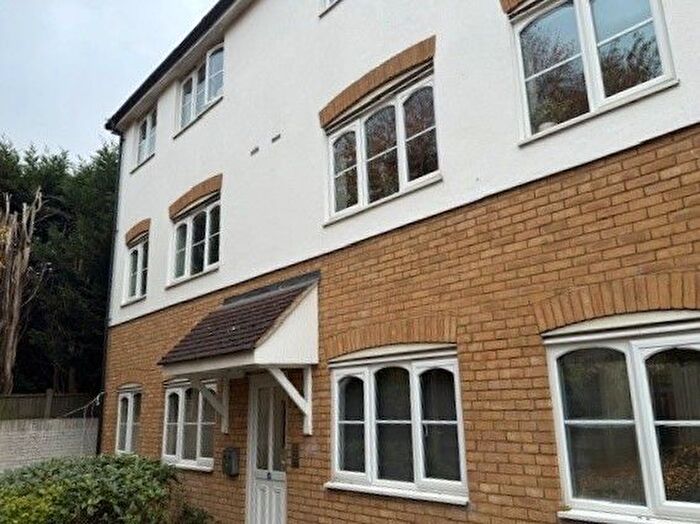 2 Bedroom Flat To Rent In Seymer Road, Romford, RM1