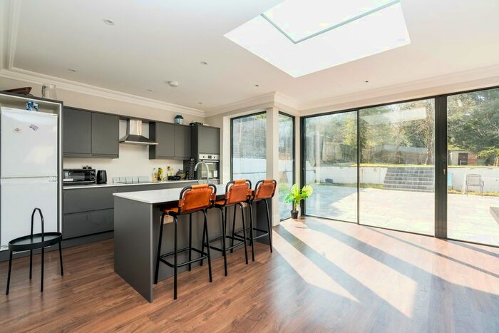 4 Bedroom Semi-Detached House To Rent In Valleyfield Road, London, SW16