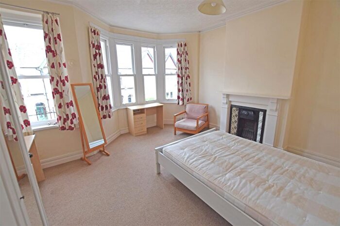 3 Bedroom Terraced House For Sale In Heathfield Road, Heath/Gabalfa, Cardiff, CF14