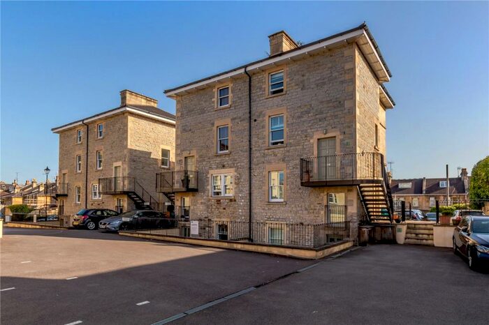 2 Bedroom Apartment To Rent In Newbridge Road, Bath, Somerset, BA1