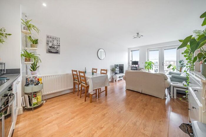2 Bedroom Apartment To Rent In Heron Way Maidenhead, SL6