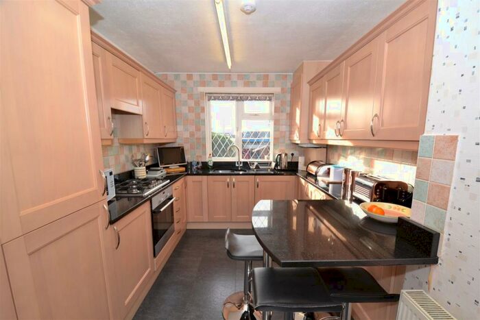 2 Bedroom Semi-Detached Bungalow For Sale In New Park Road, Queensbury, BD13