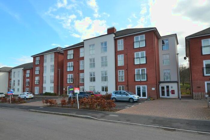 2 Bedroom Flat To Rent In Hill View Road, Malvern WR14
