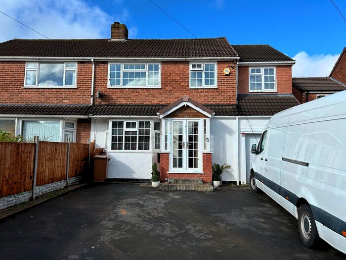 4 Bedroom Semi-Detached House To Rent In Hazelwood Road, Sutton Coldfield, B74
