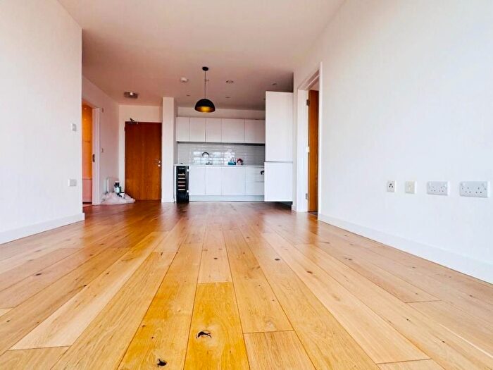 2 Bedroom Flat To Rent In The Axium, Windmill Street, Birmingham, B1