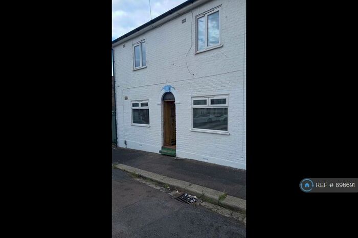 3 Bedroom Detached House To Rent In Buller Road, Chatham, ME4