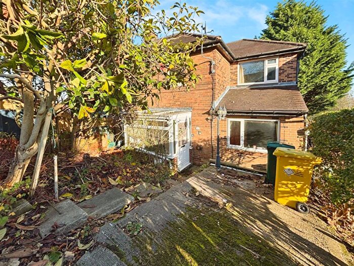 5 Bedroom Semi Detached House For Sale In Summerbridge Drive, Bradford, BD10