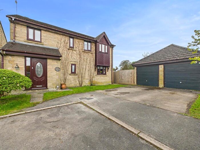 4 Bedroom Detached House For Sale In Lismore Road, Buxton, SK17