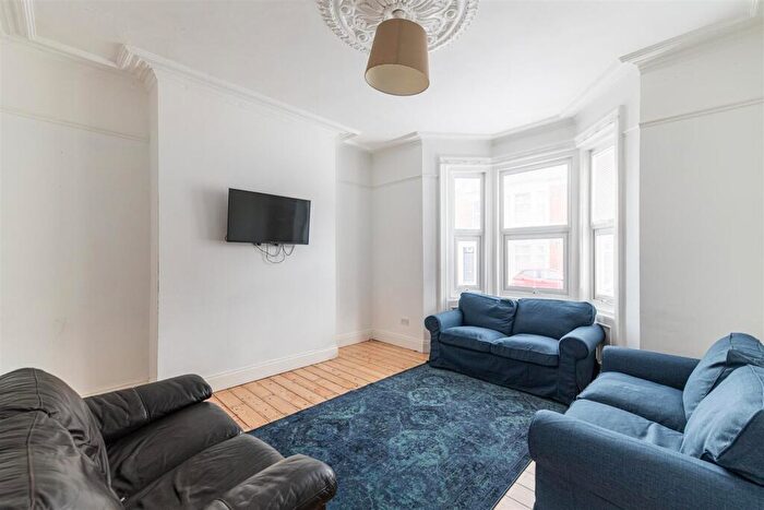 6 Bedroom Terraced House To Rent In Tavistock Road, Jesmond, Newcastle Upon Tyne, NE2