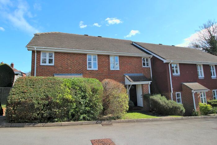 1 Bedroom Maisonette To Rent In Heather Close, Guildford, GU2