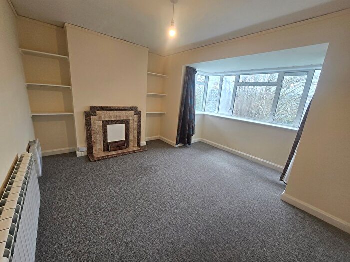3 Bedroom Flat To Rent In Totteridge Road, High Wycombe, HP13