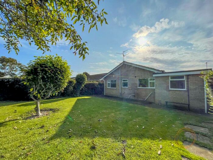2 Bedroom Detached Bungalow To Rent In Mansell Close, Spalding, PE11