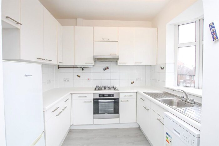 2 Bedroom Flat To Rent In Heriot Road, NW4