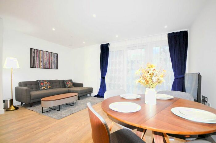 2 Bedroom Flat To Rent In Collet House, , Wandsworth Road, London, SW8