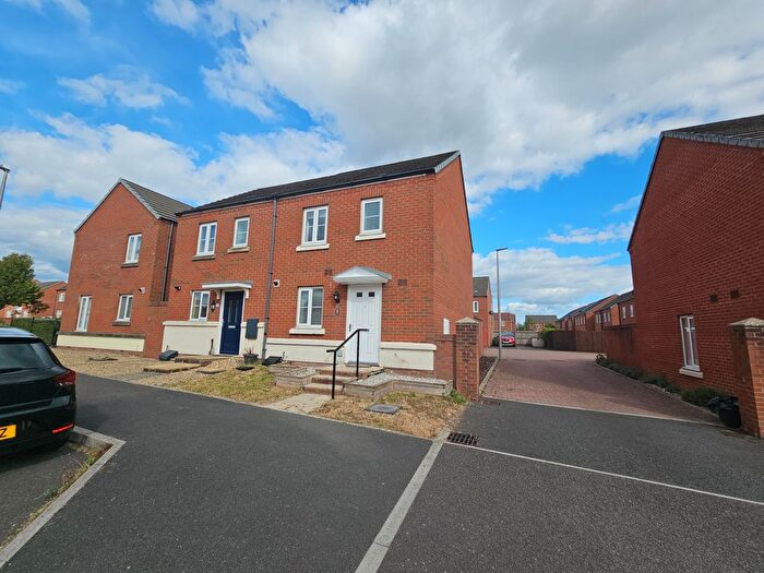 3 Bedroom Semi-Detached House To Rent In Stryd Bennett, Llanelli, SA15