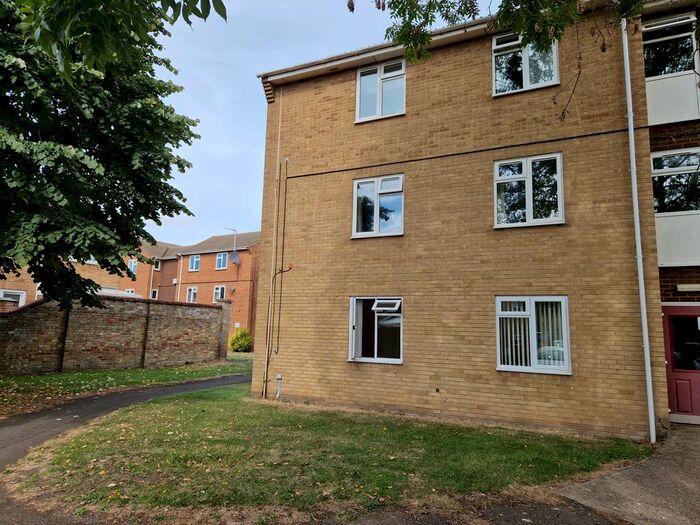 1 Bedroom Flat To Rent In Burgess Walk, St Ives, PE27