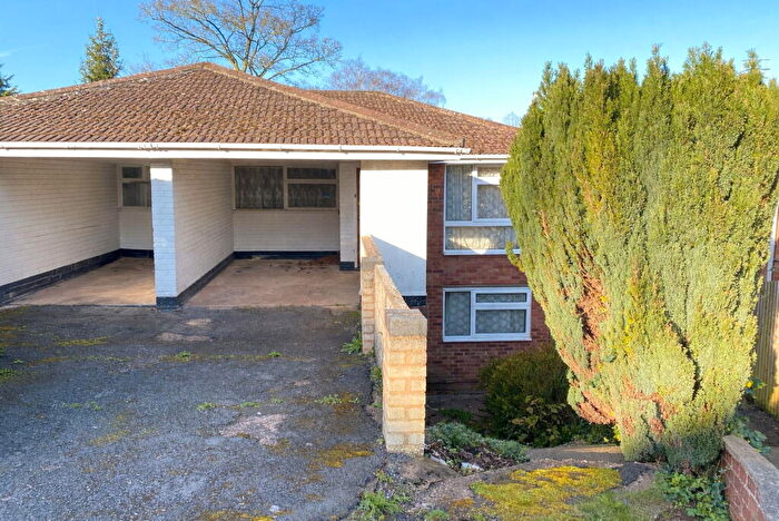 3 Bedroom Semi Detached House For Sale In Halfcot Avenue, Pedmore, Stourbridge, DY9