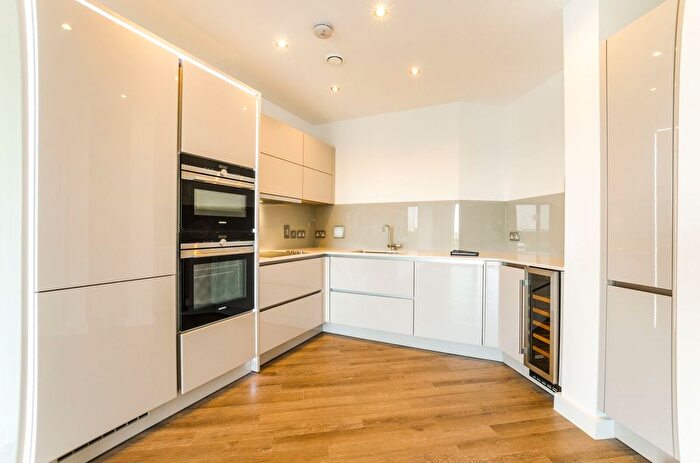 3 Bedroom Flat To Rent In Olympic Park Avenue, Stratford, London, E20