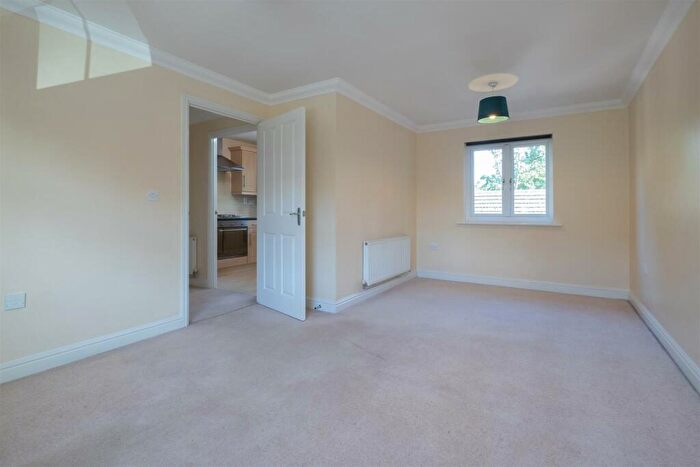 2 Bedroom Flat To Rent In Batsmans Drive, Rushden, NN10