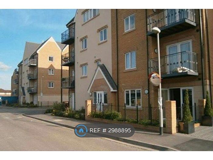 2 Bedroom Flat To Rent In Varcoe Gardens, Hayes, UB3