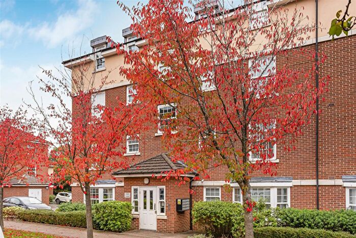 2 Bedroom Flat For Sale In Merrifield Court, Welwyn Garden City, AL7