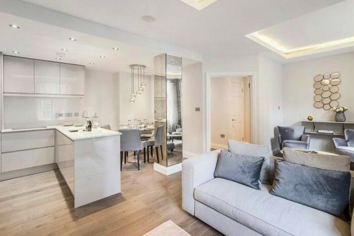 2 Bedroom Flat To Rent In Hertford Street, London, W1J