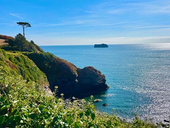 3 Bedroom Flat For Sale In Compass South, Ilsham Marine Drive, Torquay, TQ1