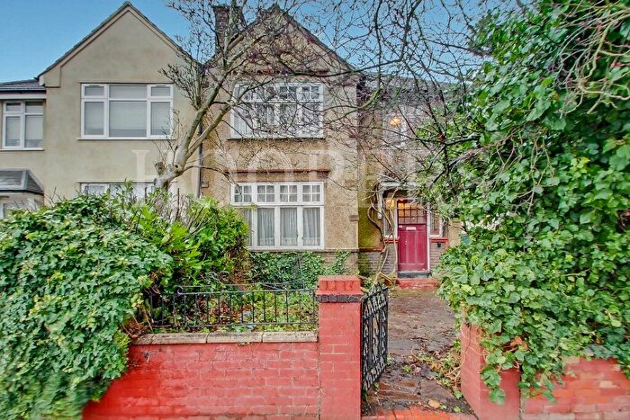 4 Bedroom Semi-Detached House For Sale In Gladstone Park Gardens, London, NW2