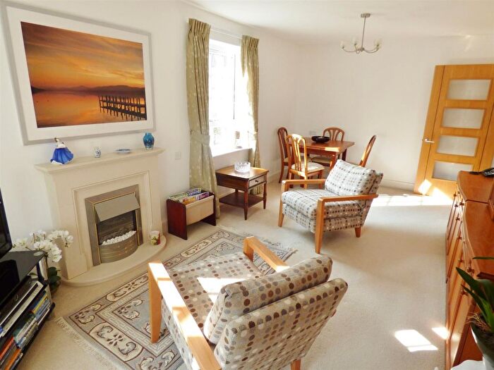 2 Bedroom Flat To Rent In Claridge House, Church Street, Littlehampton, BN17