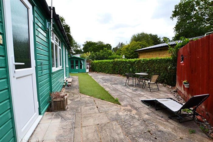2 Bedroom Chalet For Sale In Lye Lane, Bricket Wood, St. Albans, AL2