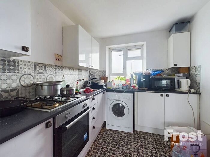 2 Bedroom Flat For Sale In Elmwood Avenue, Feltham, TW13