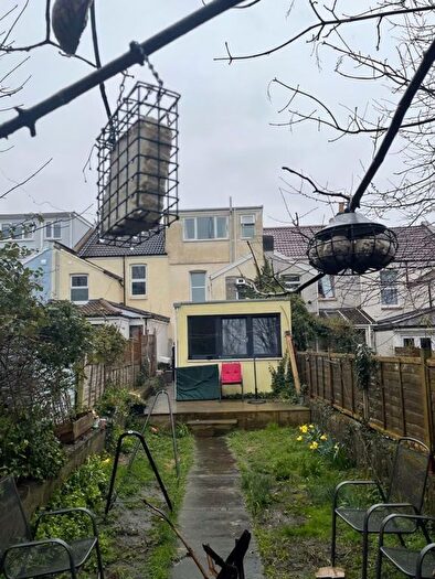 5 Bedroom Semi-Detached House To Rent In Alton Road, Bristol, BS7