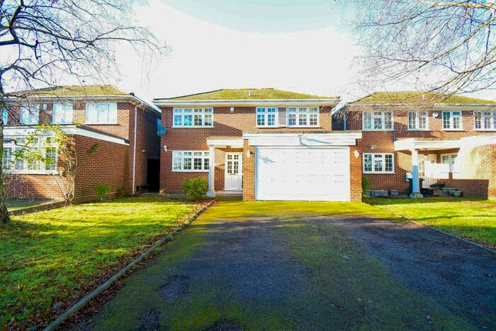 4 Bedroom Detached House To Rent In High Road, Woodford Green, Greater London, IG8