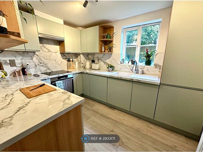 1 Bedroom Flat To Rent In Princes Gate, High Wycombe, HP13