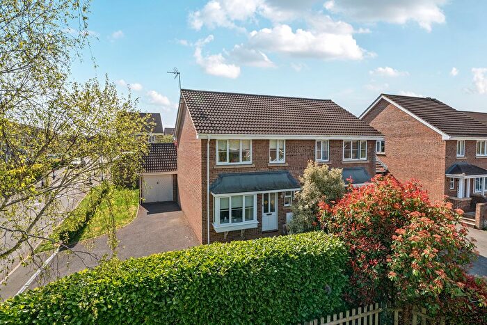 3 Bedroom Semi-Detached House For Sale In Denning Close, Taunton, TA1