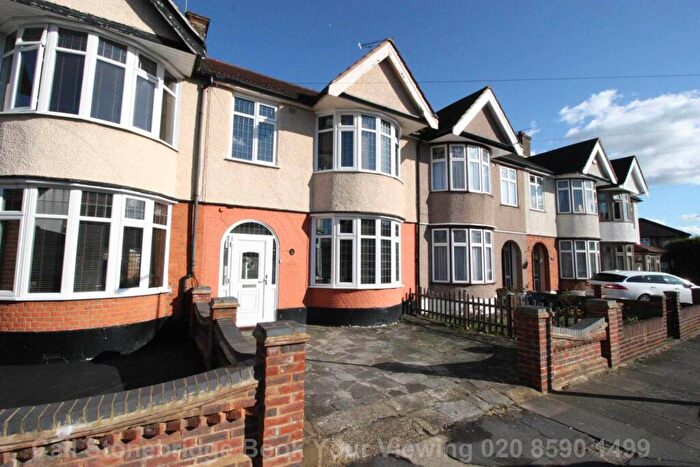 4 Bedroom Terraced House To Rent In Meadway, Ilford, IG3