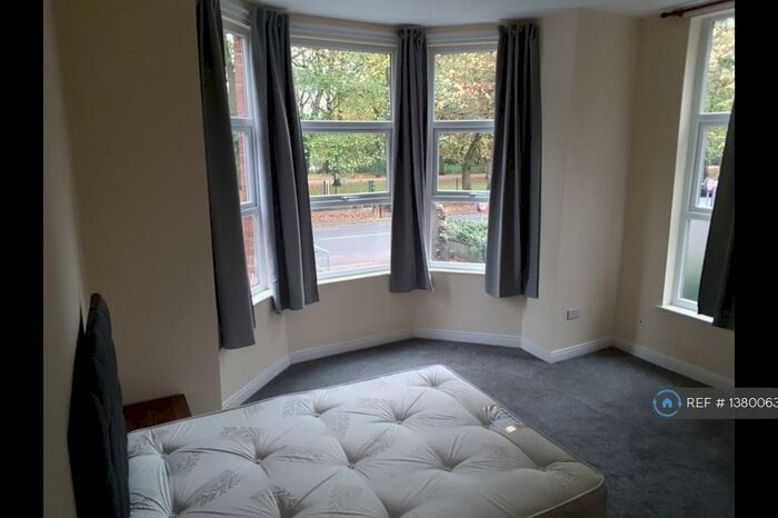 2 Bedroom Flat To Rent In Alexandra Road South, Manchester, M16