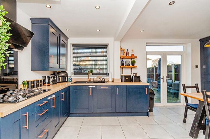 3 Bedroom Semi-Detached House For Sale In Primrose Lane, Fallings Park, Wolverhampton, WV10