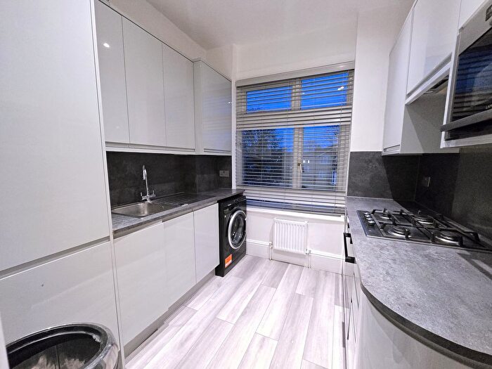 2 Bedroom Flat To Rent In Whitchurch Lane, Edgware, HA8