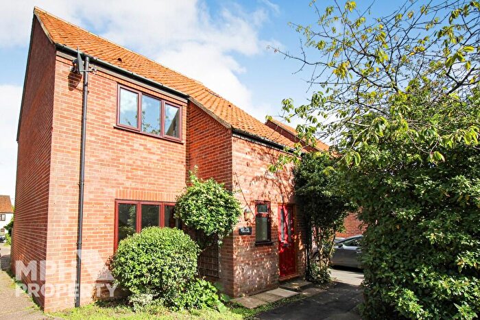 3 Bedroom Link Detached House For Sale In Robins Lane, Reepham, NR10
