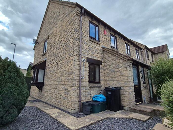 3 Bedroom Semi-Detached House To Rent In Green Close, Paulton, Bristol, BS39