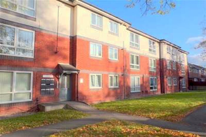 2 Bedroom Flat To Rent In Lawerence Court, Highfield South, Rock Ferry, CH42