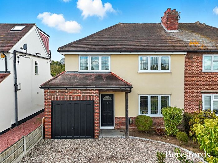 4 Bedroom Semi-Detached House For Sale In Hanging Hill Lane, Hutton, CM13