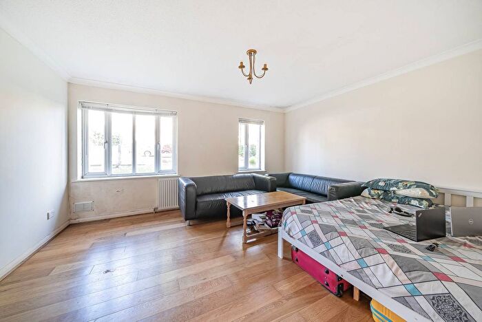 1 Bedroom Flat To Rent In Dromney Gardens, Harrow Weald, Harrow, HA3