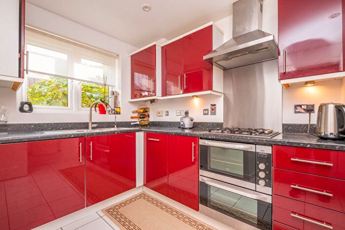 4 Bedroom Terraced House To Rent In Hengist Way, Wallington, Surrey, SM6