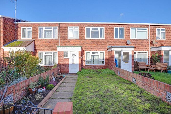 3 Bedroom Terraced House For Sale In Alston Walk, Caversham, RG4