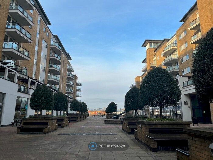 2 Bedroom Flat To Rent In Smugglers Way, London, SW18