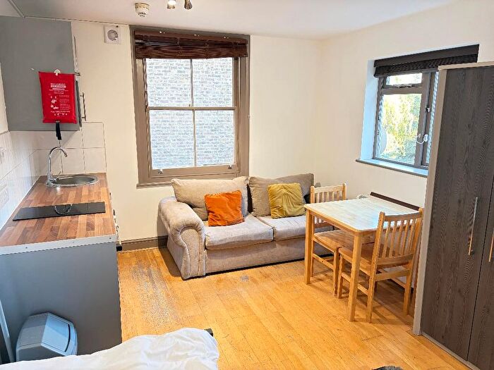 Studio To Rent In Very Near Kilburn High Road Area, Kilburn Brondesbury, NW6